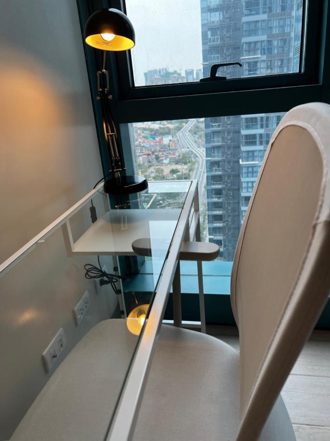 1 Bedroom Uptown Bgc Across Uptown Mall Manila Exterior foto
